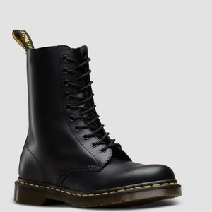 Dr. Martens 1490 Mens size 11  in black smooth